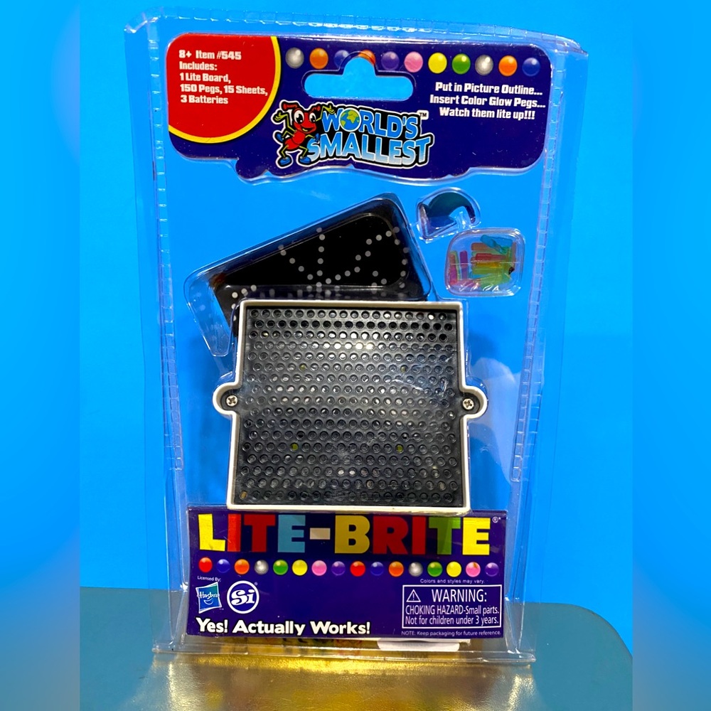 LITE BRITE NWT WORLDS SMALLEST ACTUALLY WORKS 15 PICTURES GLOW IN THE DARK PEGS